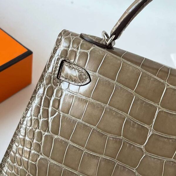 mmexport1708142310263 DDMode Mini Kelly Shiny Alligator Ck18 Etoupe Grey Silver Hardware 19cm Full Handmade Phw