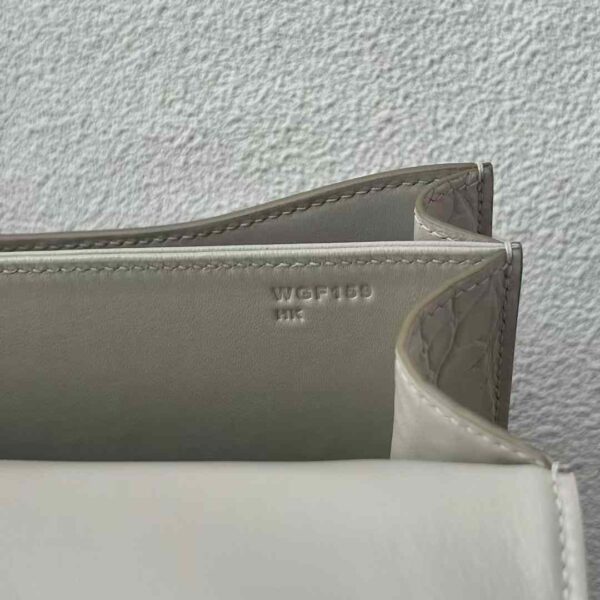 mmexport1730645688517 DDMode Constance Matte Alligator Crocodile 8L Ice White Gold Hardware 18cm Full Handmade Ghw