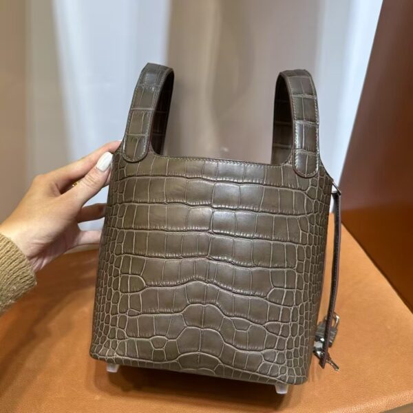 mmexport1740124469396 DDMode Picotin Matte Alligator Crocodile Ck18 Etoupe Grey Silver Hardware 18cm Full Handmade Phw