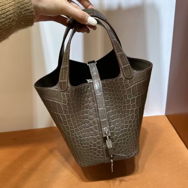 mmexport1740124473128 DDMode Picotin Matte Alligator Crocodile Ck18 Etoupe Grey Silver Hardware 18cm Full Handmade Phw