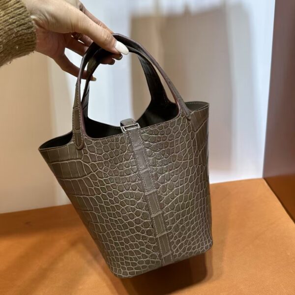 mmexport1740124475283 DDMode Picotin Matte Alligator Crocodile Ck18 Etoupe Grey Silver Hardware 18cm Full Handmade Phw